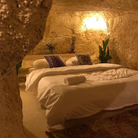 7 Caves Hotel Al Jāyah Esterno foto