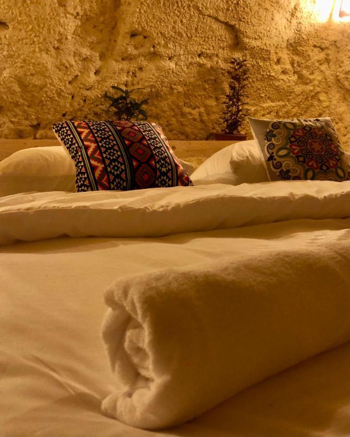 7 Caves Hotel Al Jāyah Esterno foto