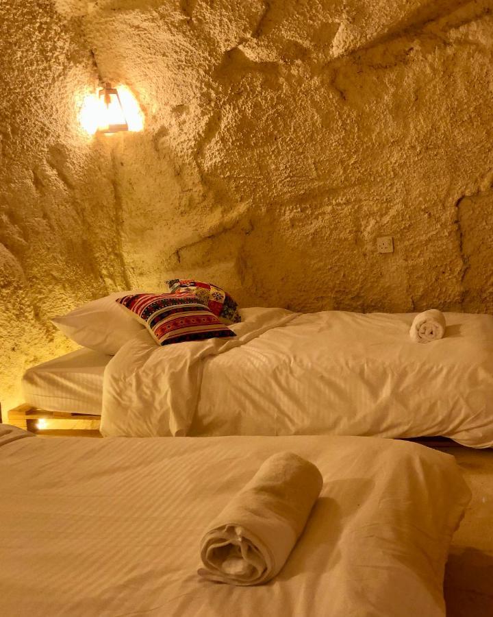 7 Caves Hotel Al Jāyah Esterno foto