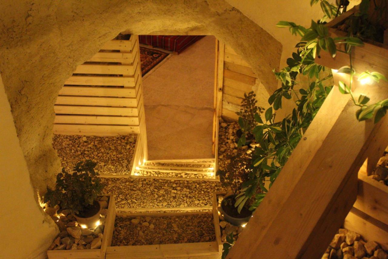 7 Caves Hotel Al Jāyah Esterno foto