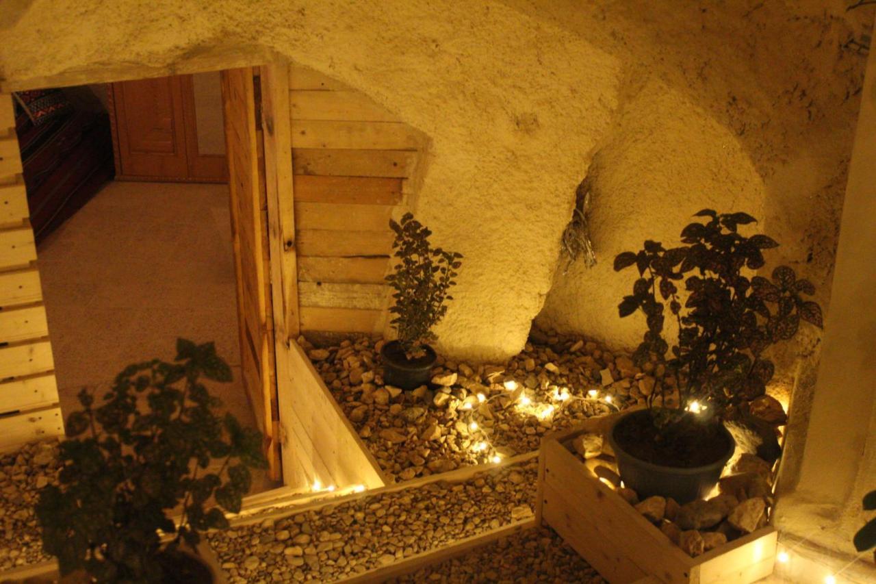 7 Caves Hotel Al Jāyah Esterno foto