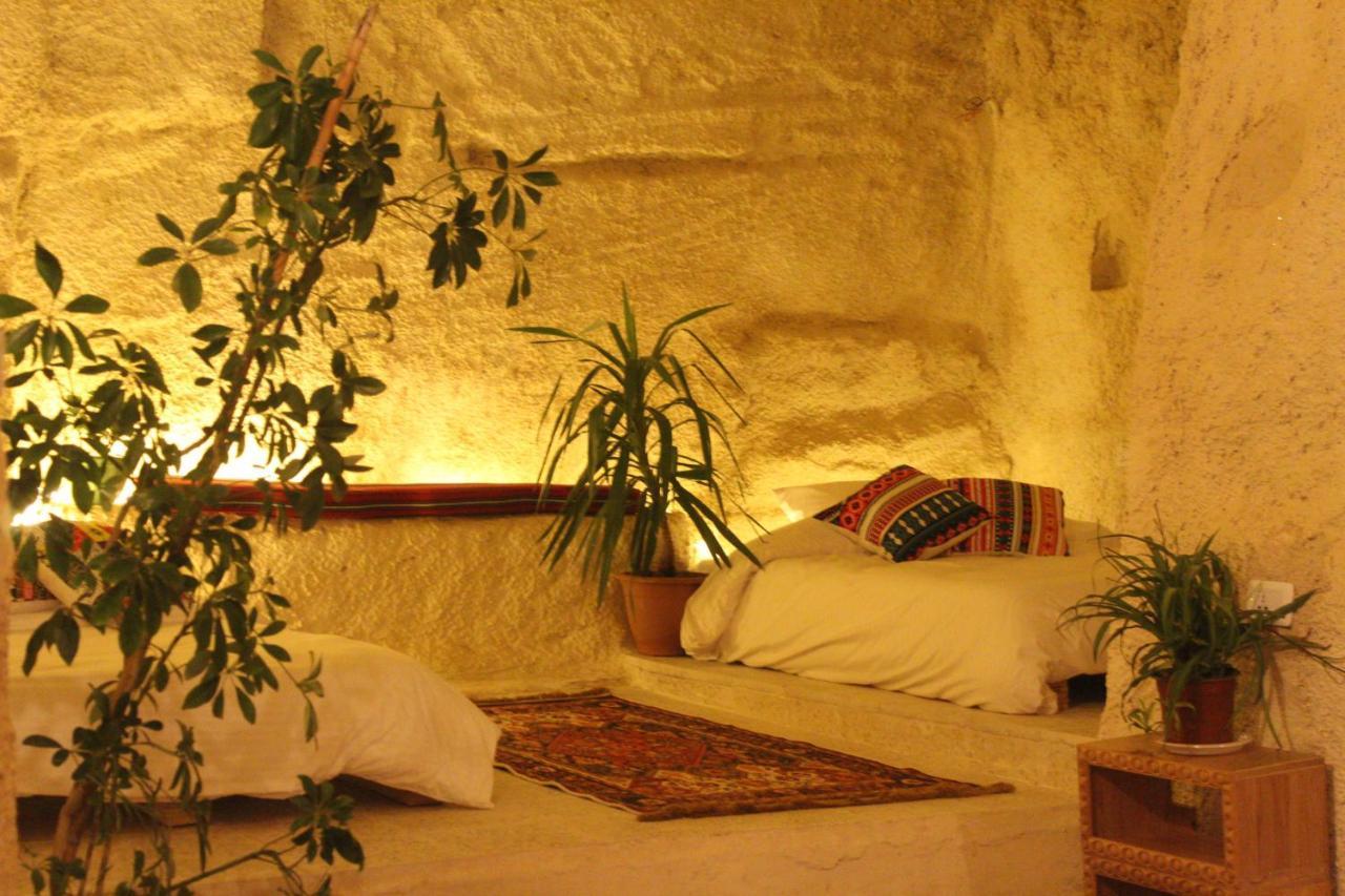 7 Caves Hotel Al Jāyah Esterno foto