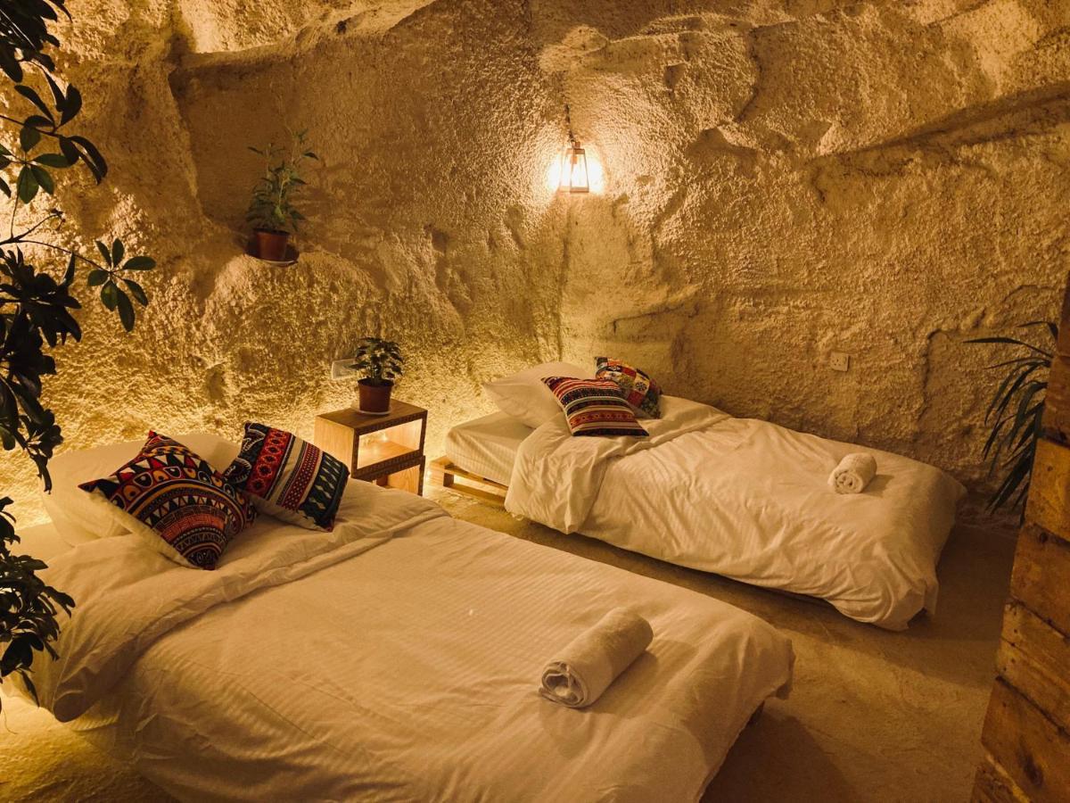 7 Caves Hotel Al Jāyah Esterno foto
