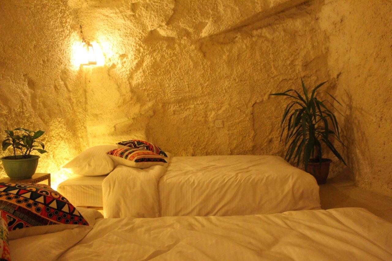 7 Caves Hotel Al Jāyah Esterno foto