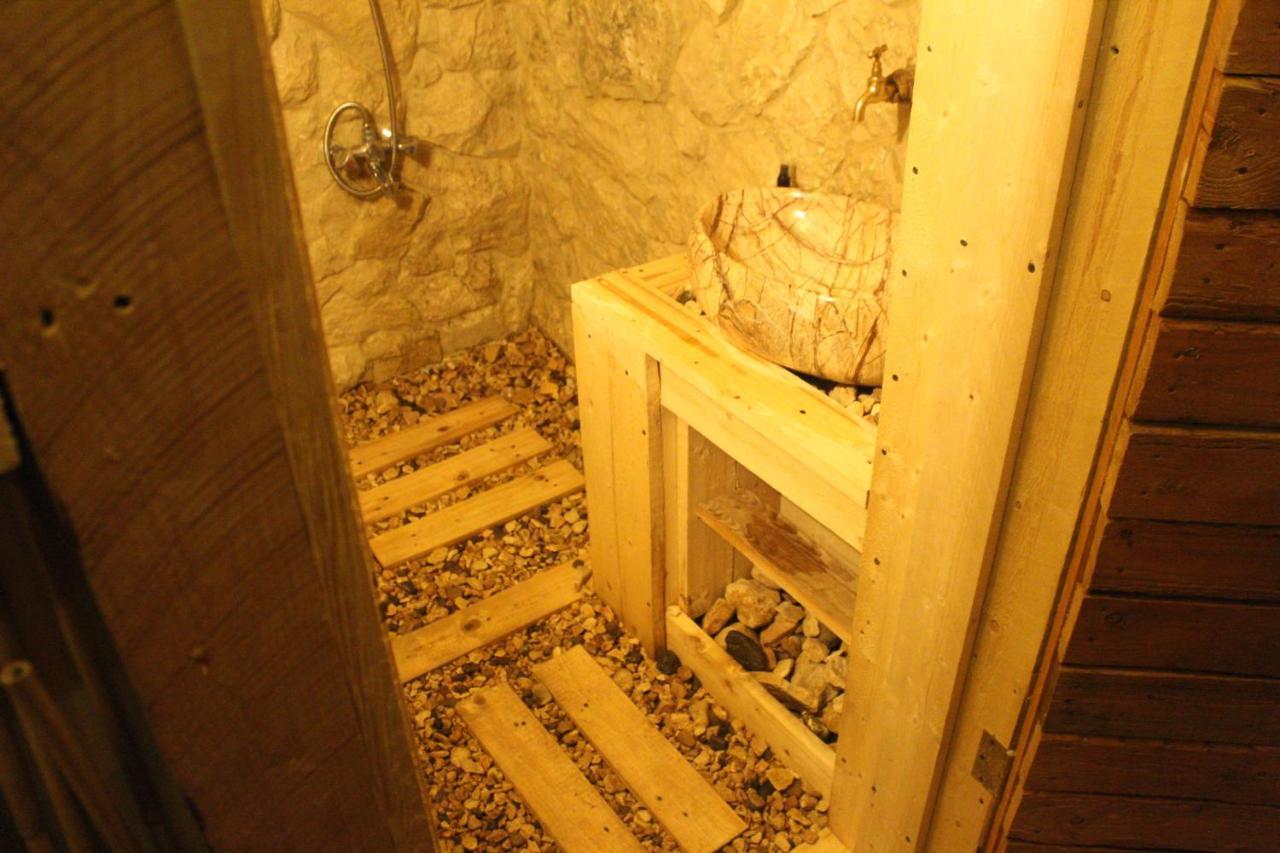 7 Caves Hotel Al Jāyah Esterno foto