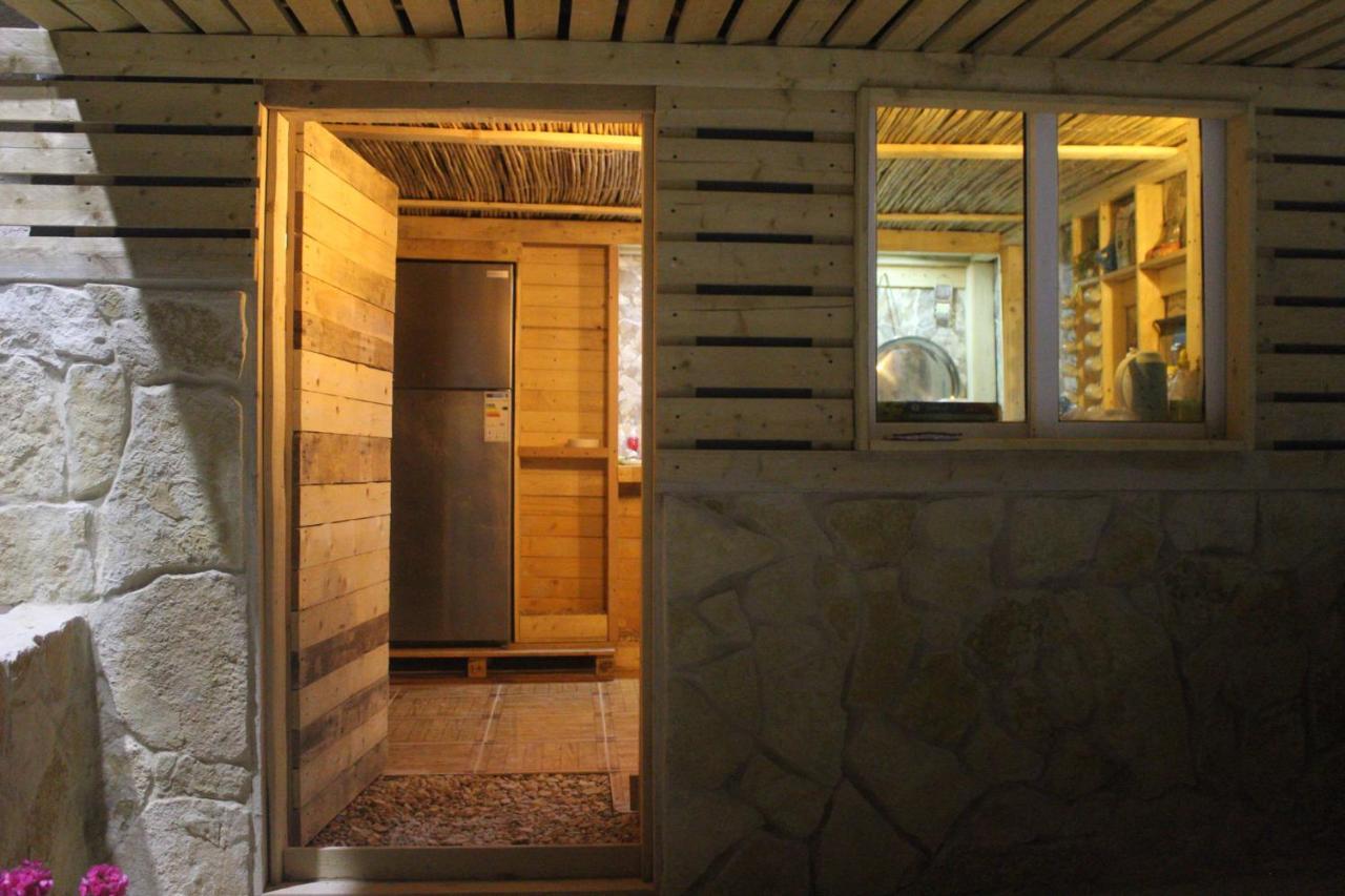 7 Caves Hotel Al Jāyah Esterno foto