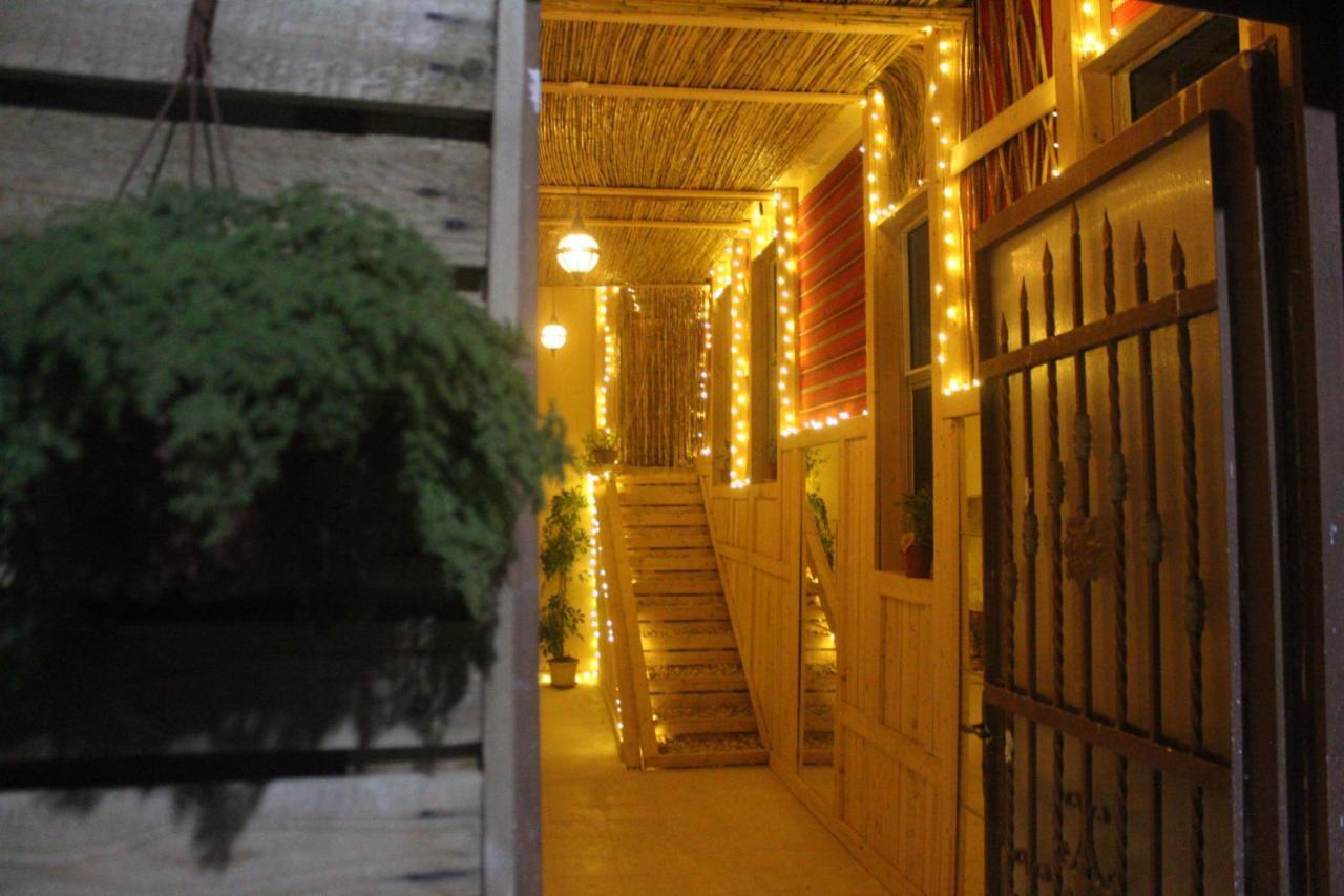 7 Caves Hotel Al Jāyah Esterno foto