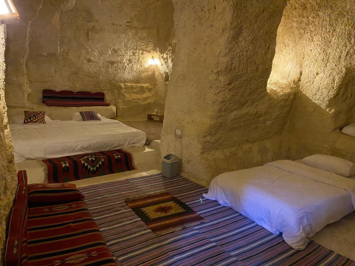 7 Caves Hotel Al Jāyah Esterno foto