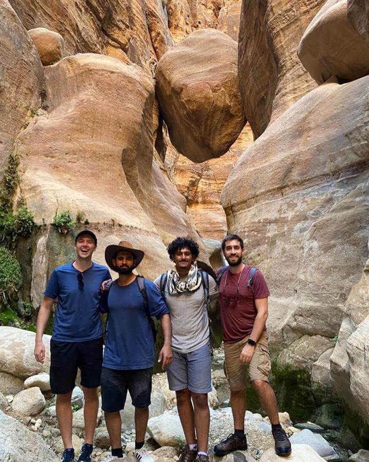 7 Caves Hotel Al Jāyah Esterno foto