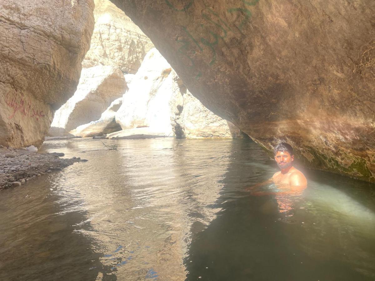 7 Caves Hotel Al Jāyah Esterno foto