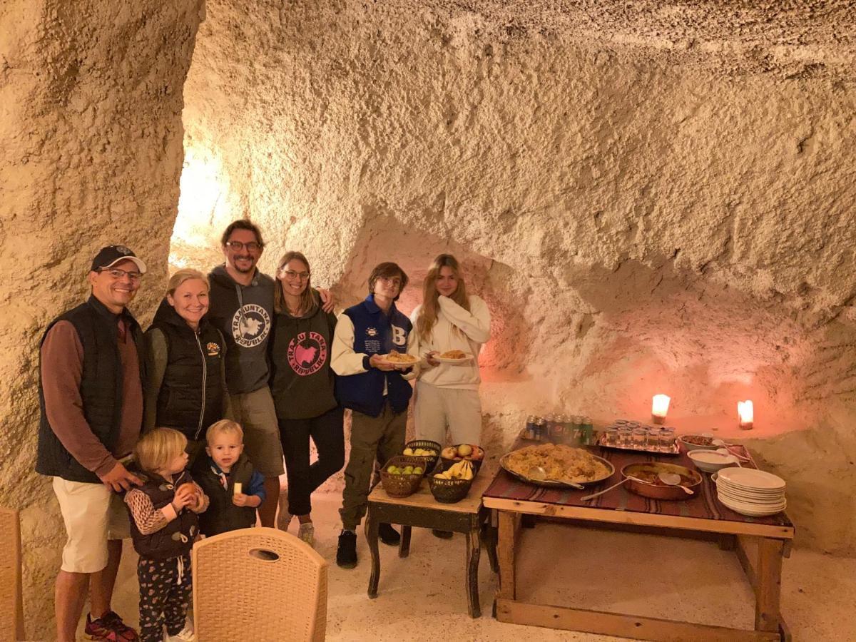 7 Caves Hotel Al Jāyah Esterno foto