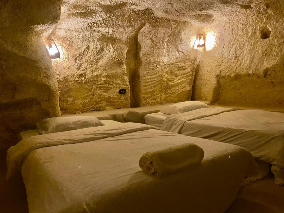 7 Caves Hotel Al Jāyah Esterno foto