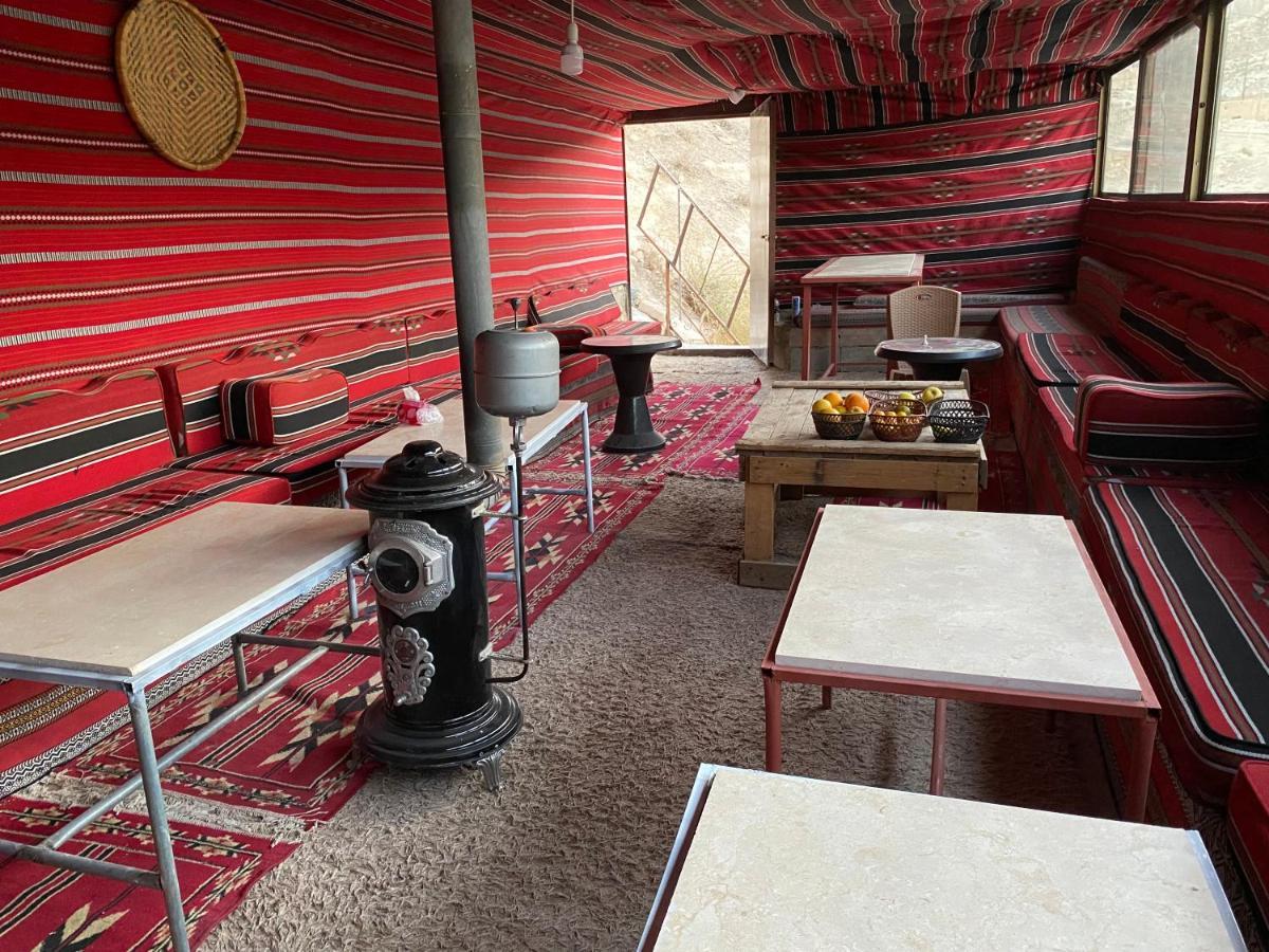 7 Caves Hotel Al Jāyah Esterno foto