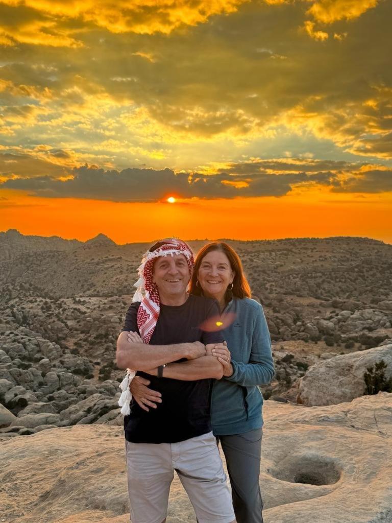 7 Caves Hotel Al Jāyah Esterno foto